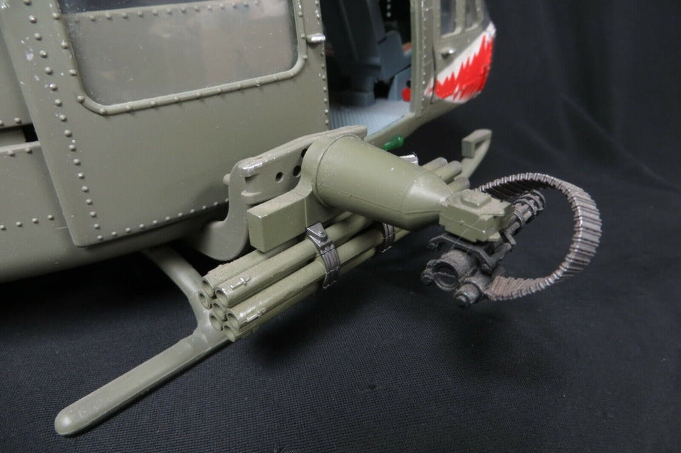 1/18 US ARMY HUEY B 174th AHC GUNSHIP "SHARK" - JS INTERNATIONAL #60028