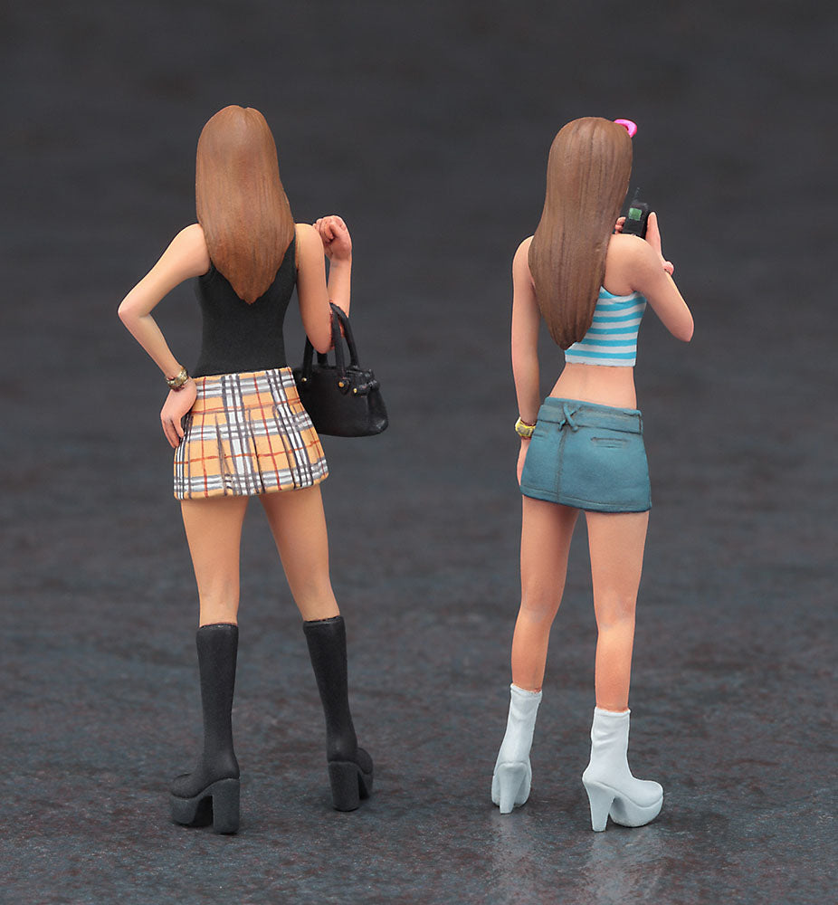 1/24 West End Girls in short skirts & boots (2 Figures Set) by Hasegawa 29102