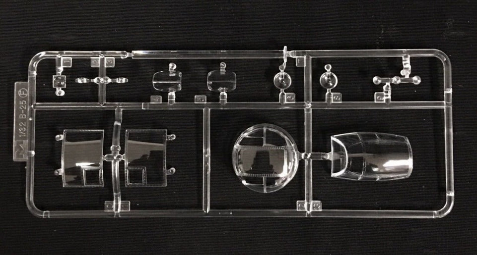 1/32 B-25J MITCHELL 'STRAFER'-CRYSTAL VERSION W/BONUS PARTS HONG KONG MODEL 01S01