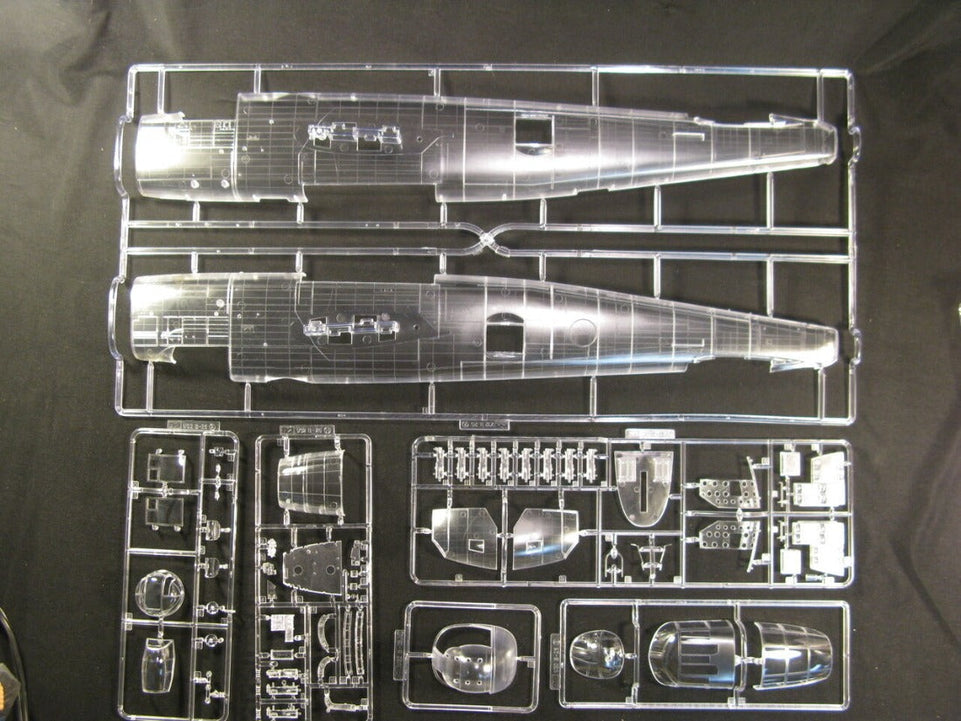 1/32 B-25J MITCHELL 'STRAFER'-CRYSTAL VERSION W/BONUS PARTS HONG KONG MODEL 01S01