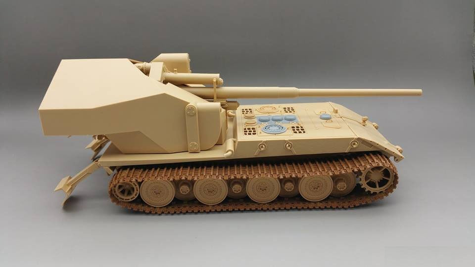 Amusing Hobby 35A026 1/35 German Waffentrager Auf E-100w/ Movable Tracks