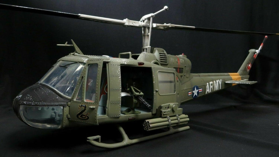 1/18 UH-1B - GUNSHIP 501st AVIATION BATTALION "FIREBIRDS" (By JS International HK)