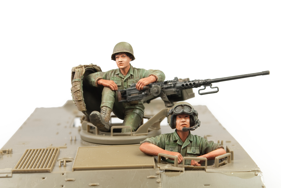 1/35 ARVN M113 CREW 2 FIGURES with FLAK JACKET COVER HATCH