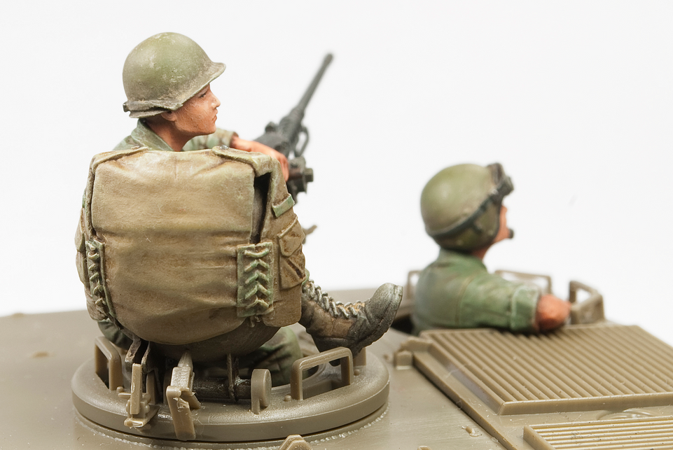 1/35 ARVN M113 CREW 2 FIGURES with FLAK JACKET COVER HATCH