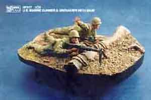 1/35 U.S. MARINE GUNNER & GRENADIER