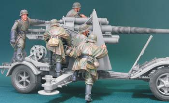 1/35 '8.8CM FLAK CREW SETS (FIRING AT MARCH)