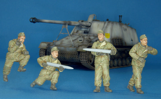 1/35 GERMAN NASHORN CREW EASTERN FRONT-4 FIGURES