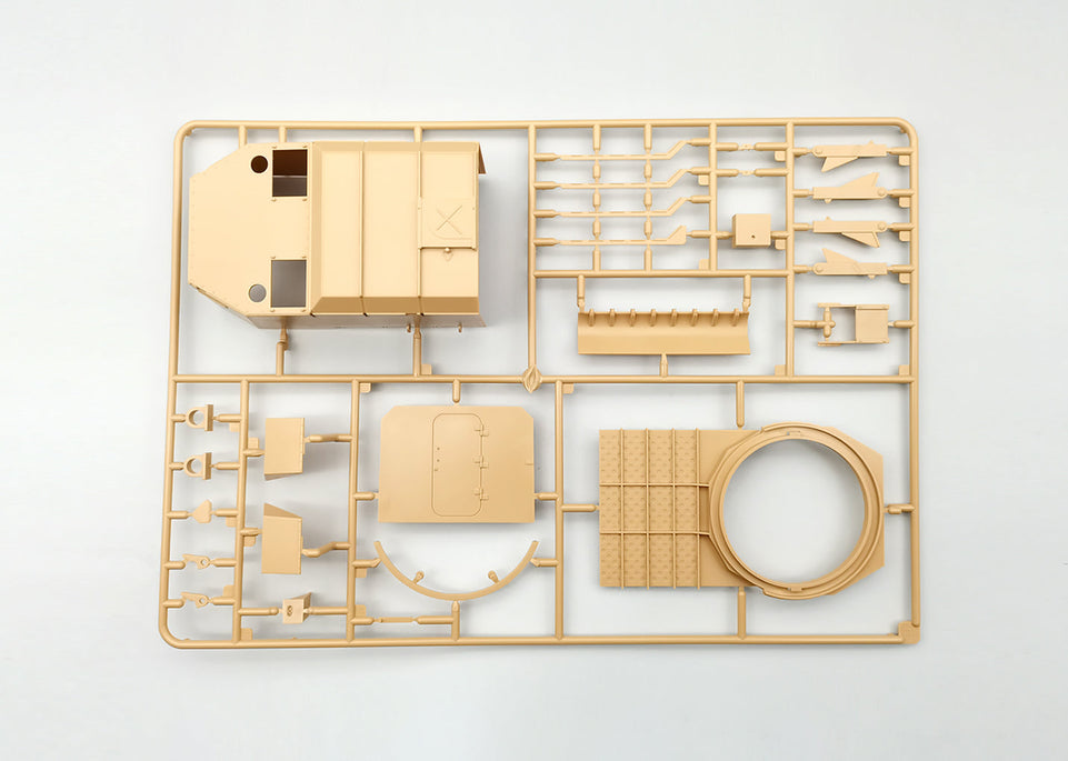 Amusing Hobby 35A029 1/35 British FV4005 Stage 2 Self-Propelled Gun with Movable Tracks